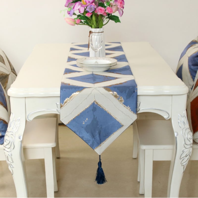 Asztal zászló – sokoldalú, amerikai-nordikus modern stílusú nagy rácsmintával; Anyag: kémiai rost; 80% poliészter, 20% polipropilén; Stílus: könnyű luxus; Testreszabható; Alkalmas nappali, hálószoba, kültér