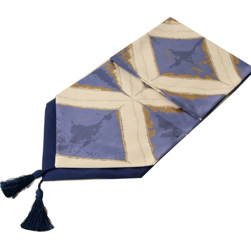 Asztal zászló – sokoldalú, amerikai-nordikus modern stílusú nagy rácsmintával; Anyag: kémiai rost; 80% poliészter, 20% polipropilén; Stílus: könnyű luxus; Testreszabható; Alkalmas nappali, hálószoba, kültér