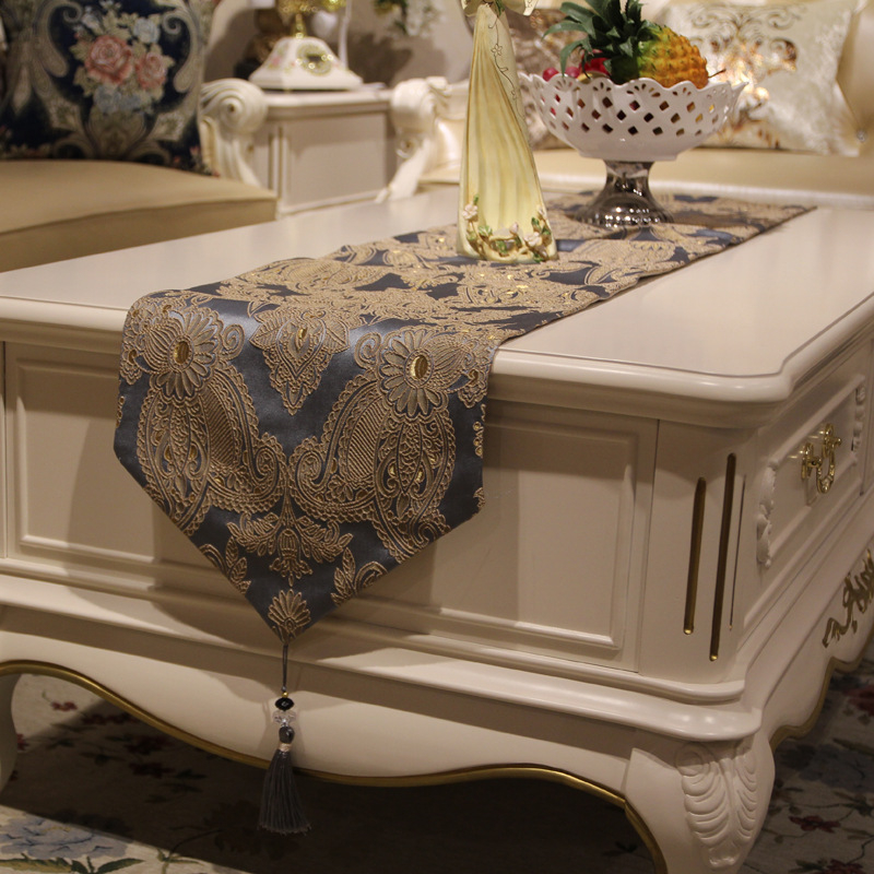 Table Runner Hongyufang, бродирана тъкан, 90% бродерия, флорална шарка