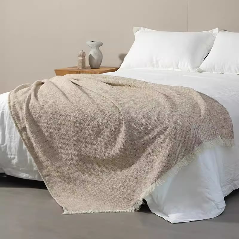 Poliesterio pledas su kutais, medžio žievės tekstūra, dryžuotas raštas, modernus minimalistinis stilius, modelis DJ372