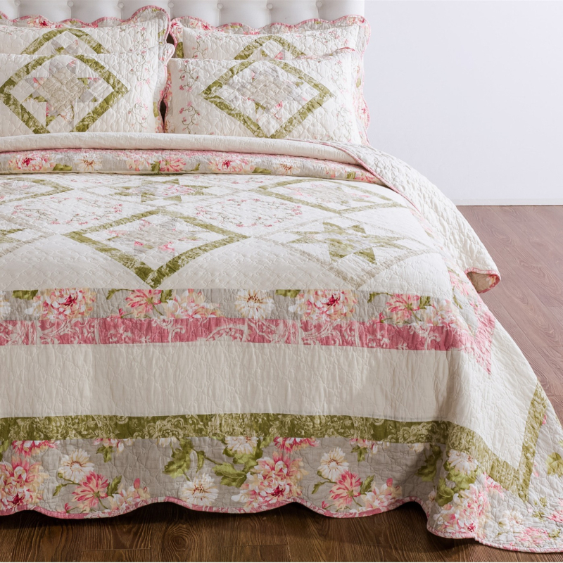 Set de lenjerie de pat 3 piese, stil european, cu quilt brodat, model floral, personalizare disponibilă, logo tipărit, nivel hotelier