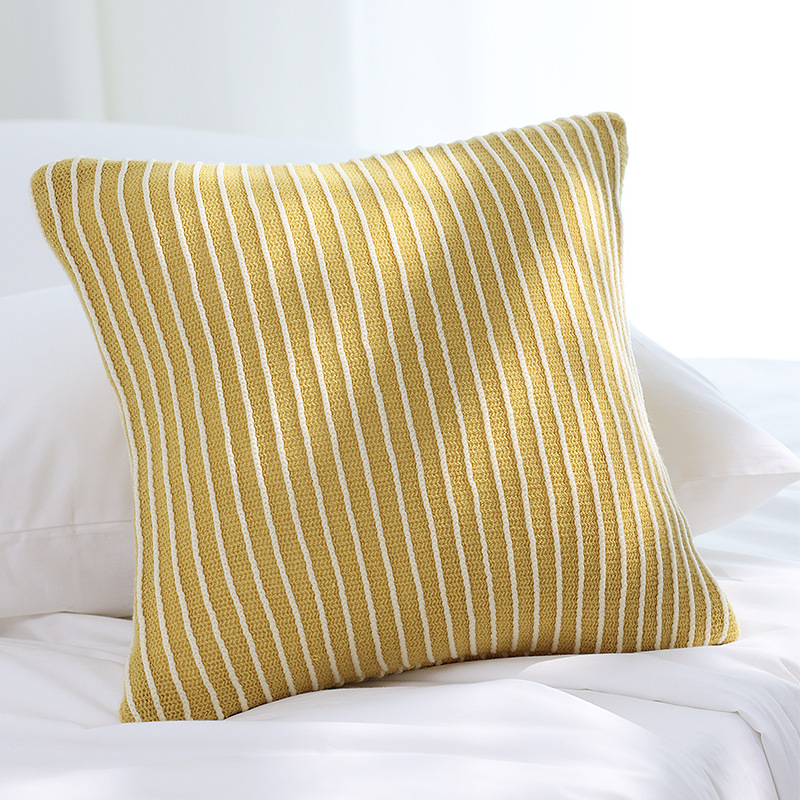 Kötött ágytakaró futó csíkos mintával, akril, 300 g alatt, négy évszakos használatra