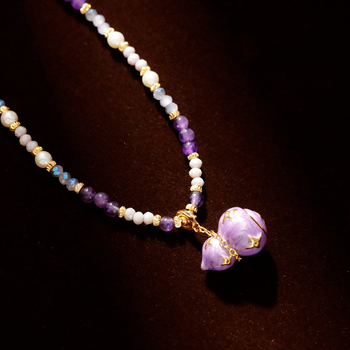 Colier cu pandantiv emailat în formă de dovleac, cupru, mărgele/kristale/pietre naturale, lanț tip pulover, lucrat manual cu placare, toamna 2025