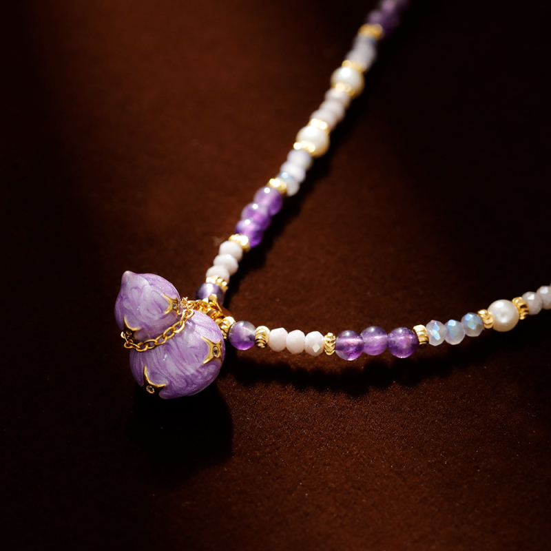 Colier cu pandantiv emailat în formă de dovleac, cupru, mărgele/kristale/pietre naturale, lanț tip pulover, lucrat manual cu placare, toamna 2025