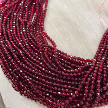 Колие със спинел, стъклени мъниста, оригинален дизайн, полирани повърхности, пролет 2025