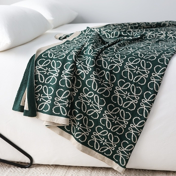 Pătură tricotată americană cu model geometric, acrilic, sub 300 g, potrivită pentru orice sezon, fără personalizare.