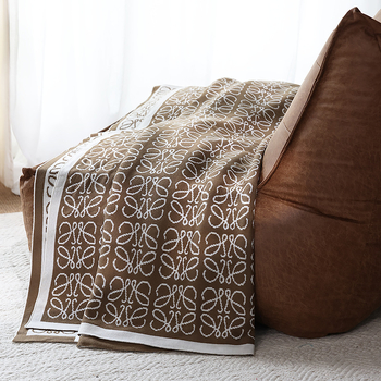 Pătură tricotată americană cu model geometric, acrilic, sub 300 g, potrivită pentru orice sezon, fără personalizare.