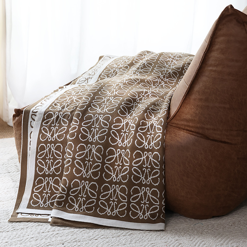 Pătură tricotată americană cu model geometric, acrilic, sub 300 g, potrivită pentru orice sezon, fără personalizare.