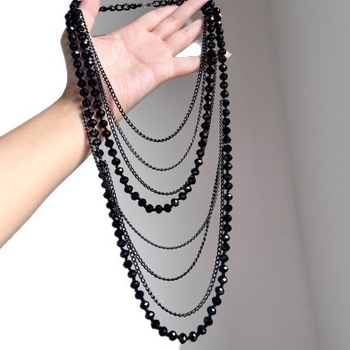 Geometriai formájú nyaklánc gyöngyökből, műgyantából, elektroplakált felülettel, szabvány lánccal