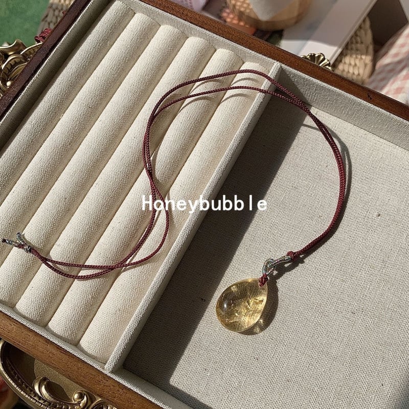 Colier din panglică, realizat manual, lansare primăvara 2025, forme: cruce, rotund, dreptunghi, în formă de U, cilindru