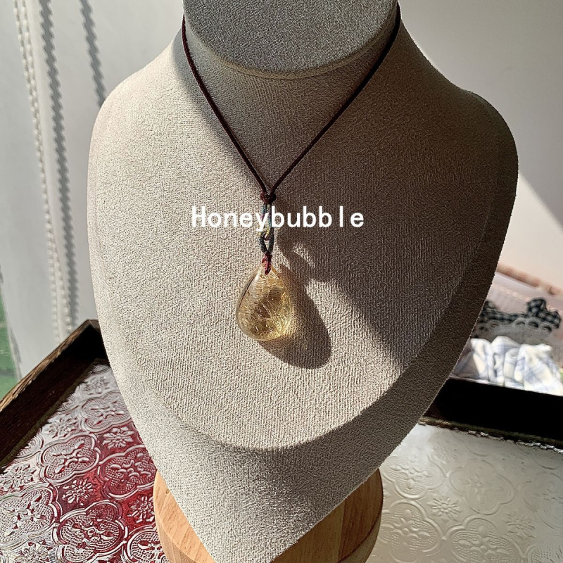 Colier din panglică, realizat manual, lansare primăvara 2025, forme: cruce, rotund, dreptunghi, în formă de U, cilindru