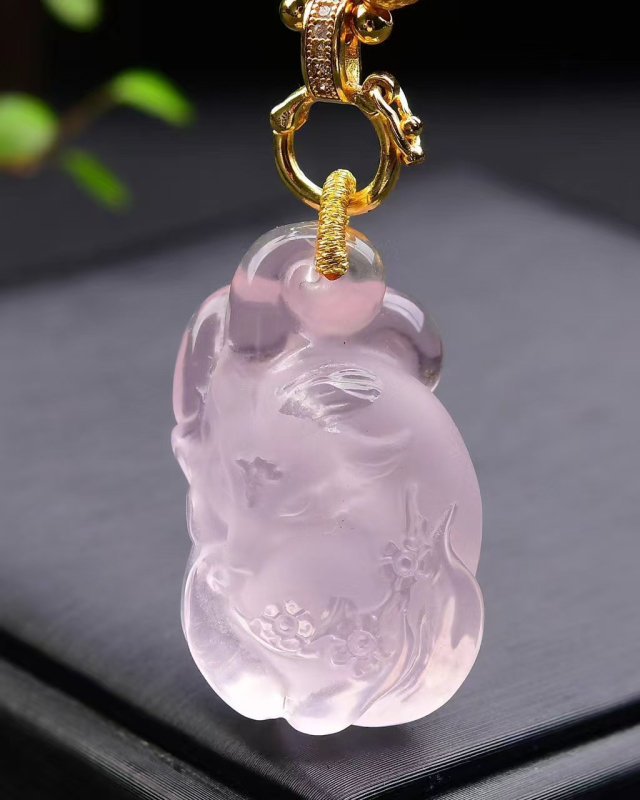 Ogrlica s privjeskom devetorepe lisice, kvarc kristal, graviranje, Tuofu (Materijal: kristal; Tip kristala: kvarc; Oblik: životinje/zodijak; Tehnika obrade: graviranje; Značka: Tuofu)