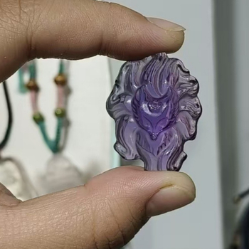 Colier cu pandantiv din ametist în formă de vulpe mică, gravură, stil simplu