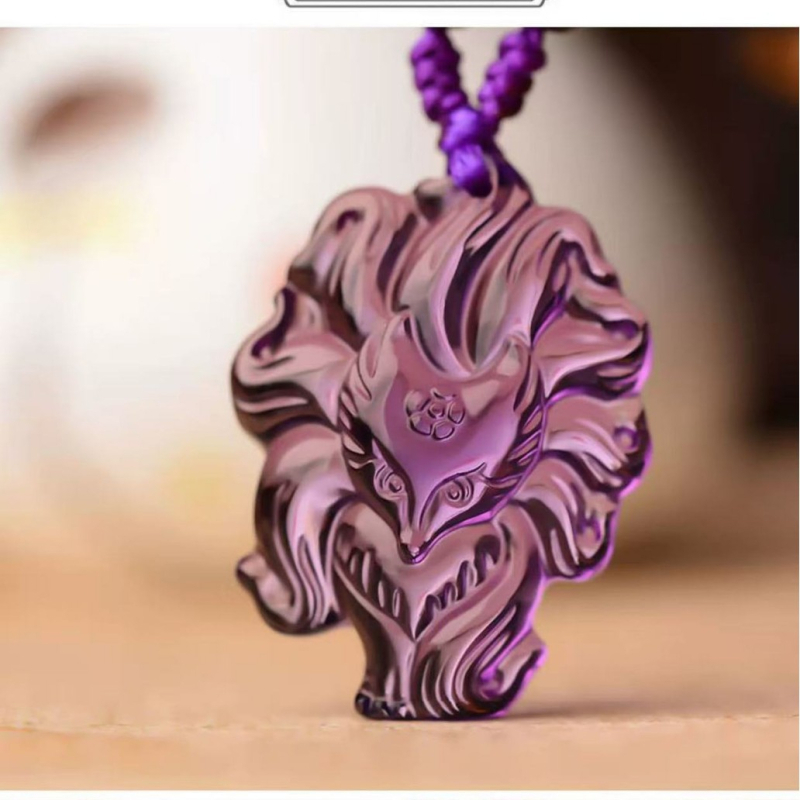 Colier cu pandantiv din ametist în formă de vulpe mică, gravură, stil simplu