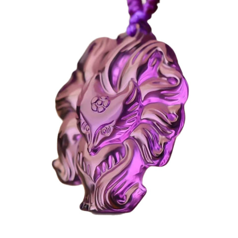 Colier cu pandantiv din ametist în formă de vulpe mică, gravură, stil simplu