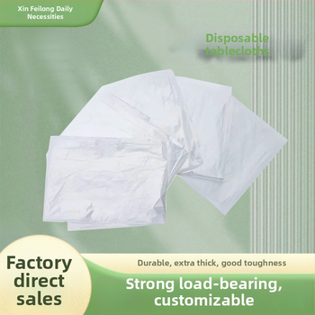 Egyszer használatos PE műanyag asztalterítő, vastagság 0.7–0.8, egylemeznyi és összecsukható, téglalap alakú, egyszerű szövés.