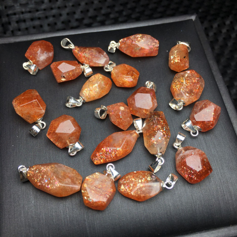 Ogrlica s geometrijskim dizajnom i mikropaviranjem – Ground mark crystal
