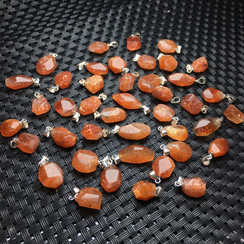 Ogrlica s geometrijskim dizajnom i mikropaviranjem – Ground mark crystal