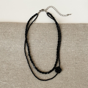 Kaméliás nyaklánc, dupla rétegű, fémből készült gyöngyökkel, gyöngyház medállal, standard lánccal