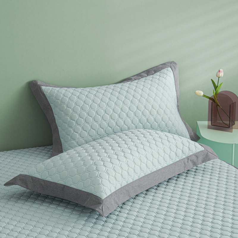 Matu komplekts – saliekams dizains, mūsdienīgs minimālisma stils; materiāls: viskozes šķiedra un ice silk; iekļauj ice silk mat