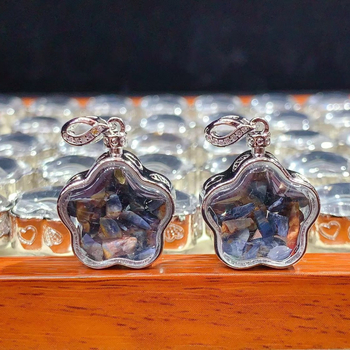 Nyaklánc Péterkővel, geometriai forma, kristálybeültetés, eredeti dizájn