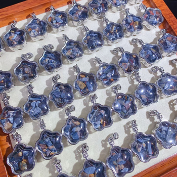 Nyaklánc Péterkővel, geometriai forma, kristálybeültetés, eredeti dizájn