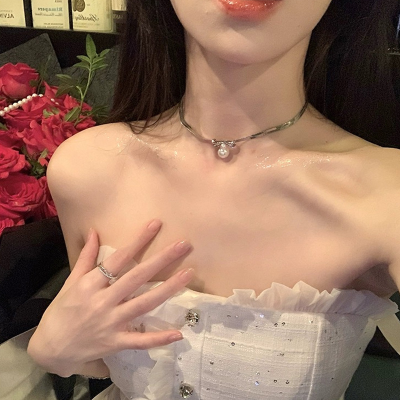 JUNORS Kézzel készített nyaklánc mesterséges kristályokkal, masni gyöngy rész, kígyócsont lánc, ötvözet medál – geometriai dizájn nőknek