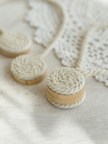 Cataramă metalică pentru perdea, cu benzi magnetice de legare și capse tip clips