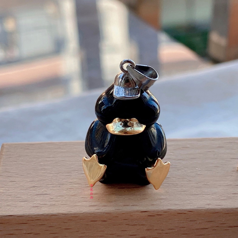 Медальон с форма на патица от сребро 925, с естествен обсидиан вграден