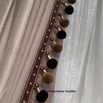 Užuolaidų aksesuaras – pūkota kamuolė, medžiaga: audinys, šiuolaikinis minimalistinis stilius, pritaikomas, produkto kodas 202401205