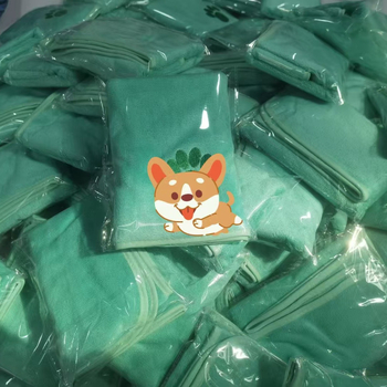 Individualus mikropluošto plaukų džiovinimo rankšluostis su siuvinėjimu, koralo pluoštas, 110 g, paprastas audimas