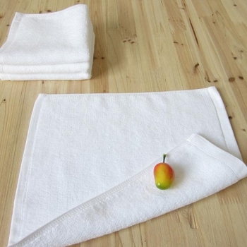 Kvadratinis rankšluostis iš 100% medvilnės, 32 siūlai, stock yarn, 50 g, sugeriamumas 0–5 s