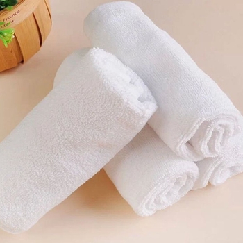 Kvadratinis rankšluostis iš 100% medvilnės, 32 siūlai, stock yarn, 50 g, sugeriamumas 0–5 s