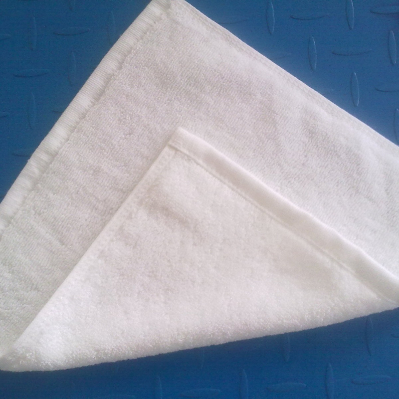 Kvadratinis rankšluostis iš 100% medvilnės, 32 siūlai, stock yarn, 50 g, sugeriamumas 0–5 s