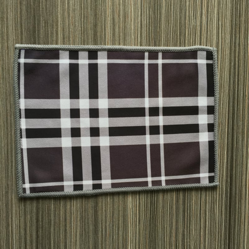 Kvadratiniai ploni mikropluošto rankšluosčiai, 260 g, siūlų 32, logotipo spauda, pritaikymas