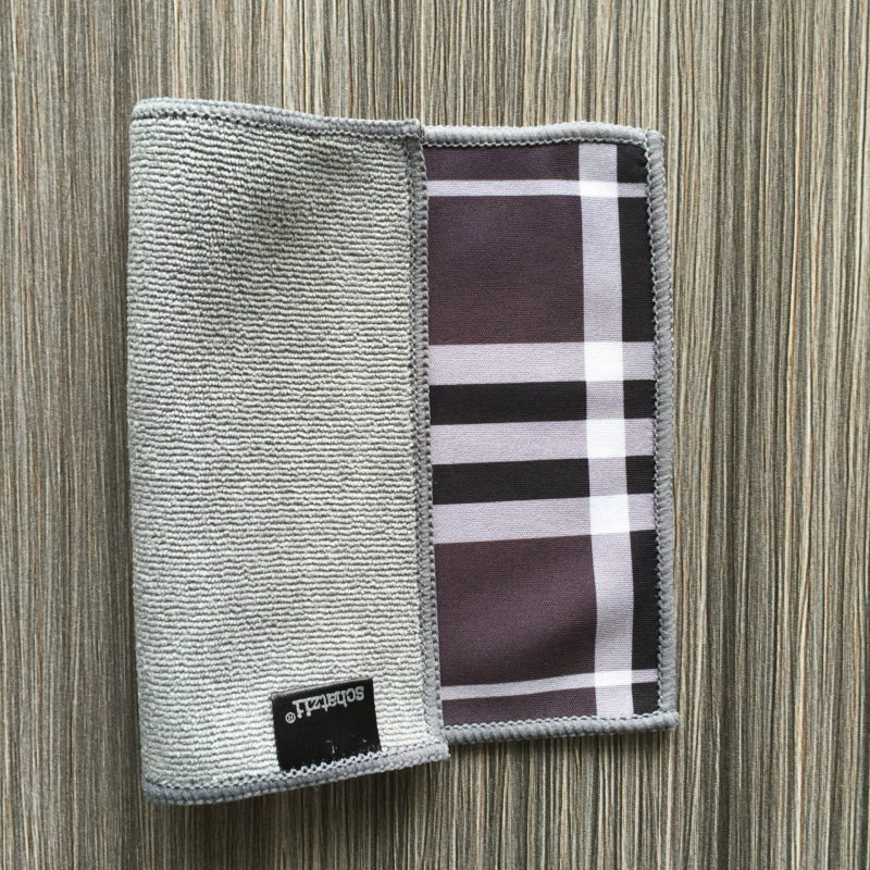 Kvadratiniai ploni mikropluošto rankšluosčiai, 260 g, siūlų 32, logotipo spauda, pritaikymas