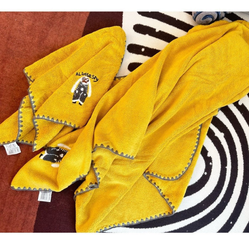 Dviejų rankšluosčių komplektas voniai su karikatūrine siuvinėjimu, poliesteris 120D, svoris 200–300 g