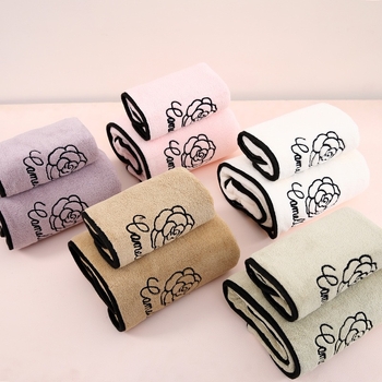 Vonios rankšluosčių ir veido rankšluosčių komplektas iš fliso, siuvinėtas, 150D, 80–100 g