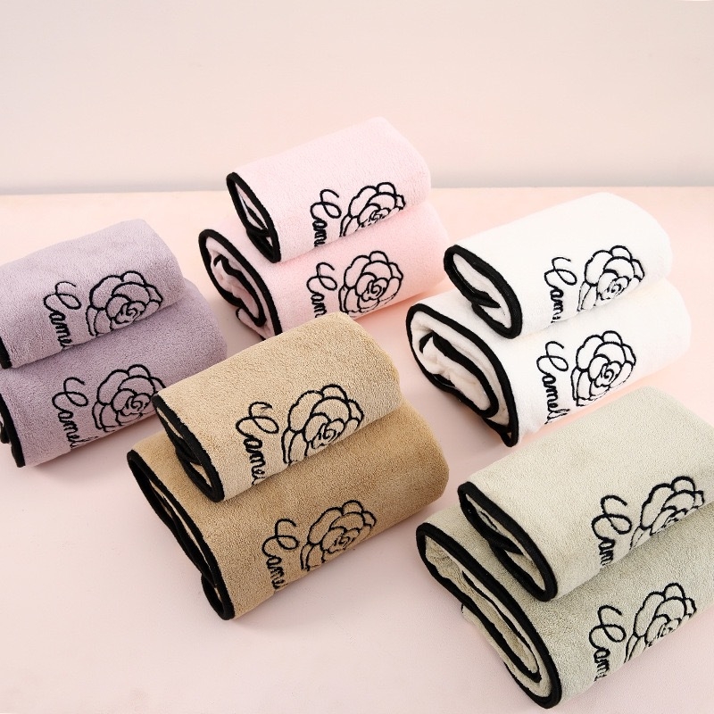 Vonios rankšluosčių ir veido rankšluosčių komplektas iš fliso, siuvinėtas, 150D, 80–100 g