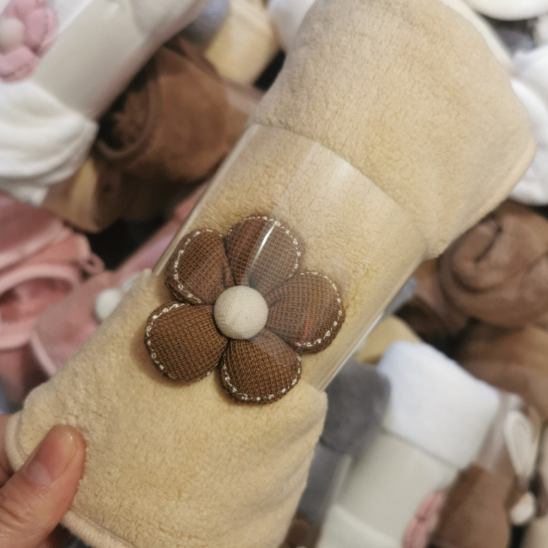 Koralų veliūro rankšluosčių rinkinys veidui ir voniai: sugeriantis, be pūkelių; 150D siūlai; plokščias audinys; svoris 50–80 g