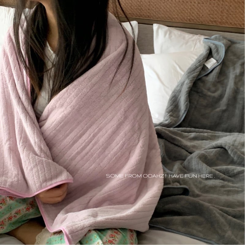 Moteriški koralo velvūro rankšluostis, dėvima ir apvyniojama žiemą, sugeriančios, 300 g, poliesteris 85,4% / nailonas 14,6%, koralo velvet technologija, logotipo spauda