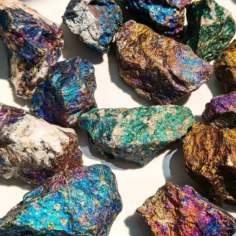 Calcopirit cristalin mineral specimen decorativ, piatră naturală brută, stil modern minimalist