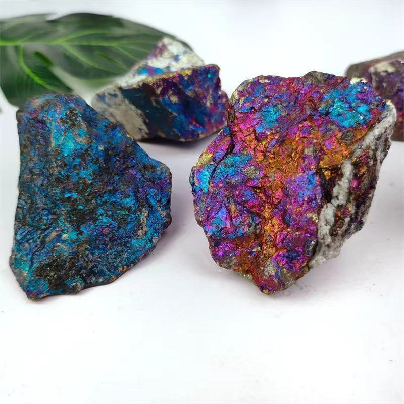 Calcopirit cristalin mineral specimen decorativ, piatră naturală brută, stil modern minimalist