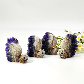 Аметистова катерица - украса, ръчно издялана от естествен кристал, модерен минималистичен стил, индивидуално опакована