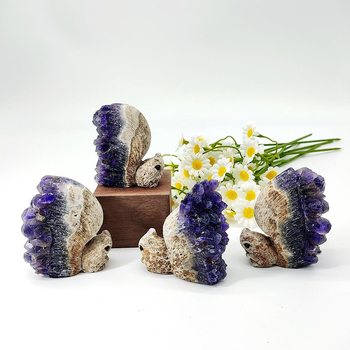 Аметистова катерица - украса, ръчно издялана от естествен кристал, модерен минималистичен стил, индивидуално опакована