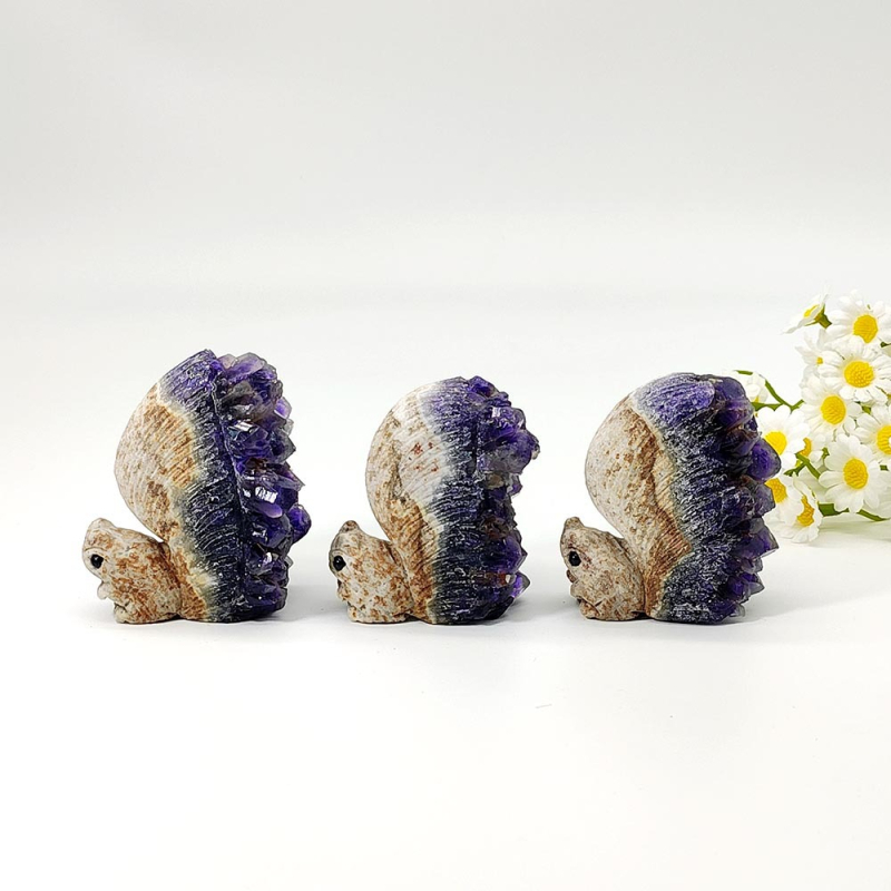 Аметистова катерица - украса, ръчно издялана от естествен кристал, модерен минималистичен стил, индивидуално опакована