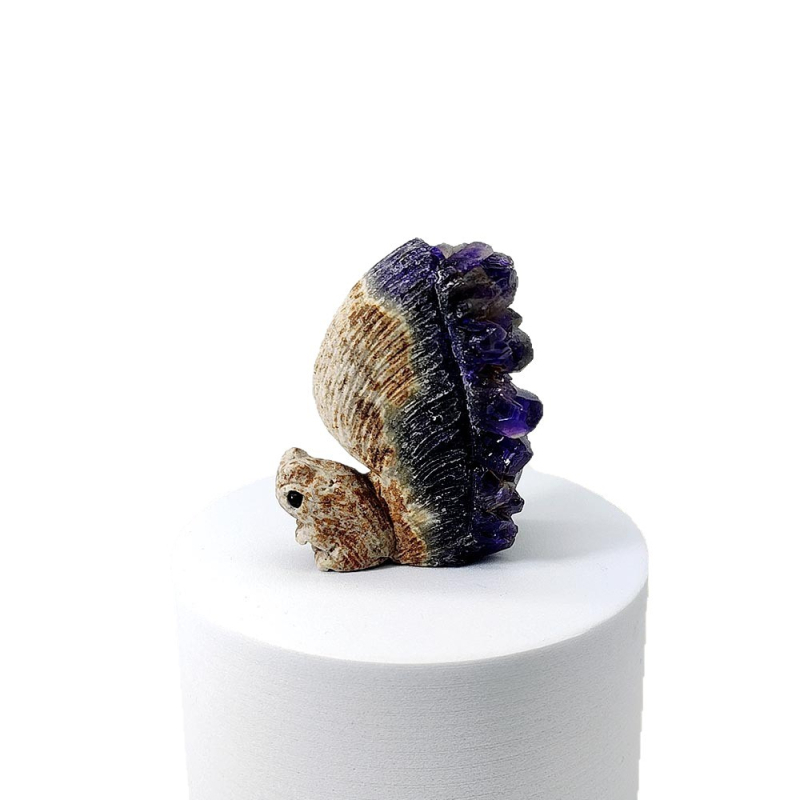 Аметистова катерица - украса, ръчно издялана от естествен кристал, модерен минималистичен стил, индивидуално опакована