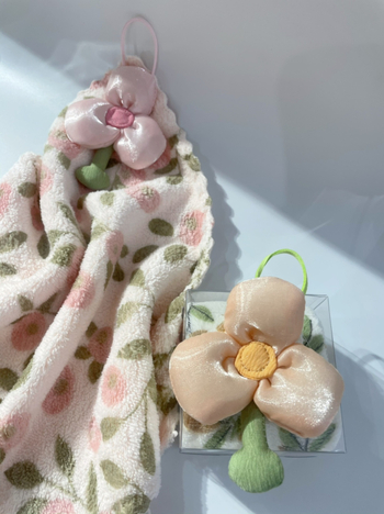 Pakabinamas rankšluostis rankoms su gėlių motyvu, koralo fleece, Hua zhan Hz0630, 21 siūlai