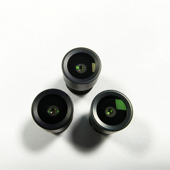 Fiksuoto fokusų objektyvas – 120° plataus kampo, fokusavimo ilgis 3.65 mm, maksimalus diafragma 2.0, filtrų skersmuo 10 mm