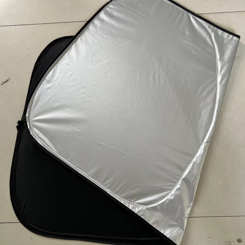 Prednji sunčani zaslon automobila od aluminijske folije, ugradnja snap-in, opća kompatibilnost, jednostavan stil, mogućnost tiska logotipa.